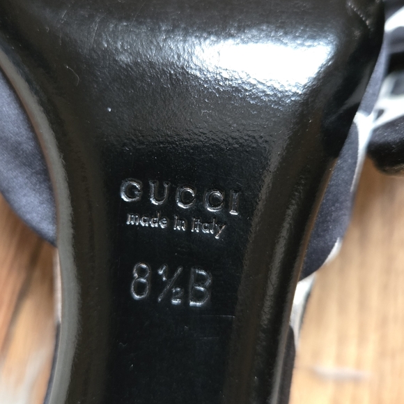 Pristine Gucci Swarovski Crystal Black & White Satin Animal print Pump main image 10